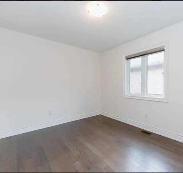 Private bedroom for rent - Photo 2