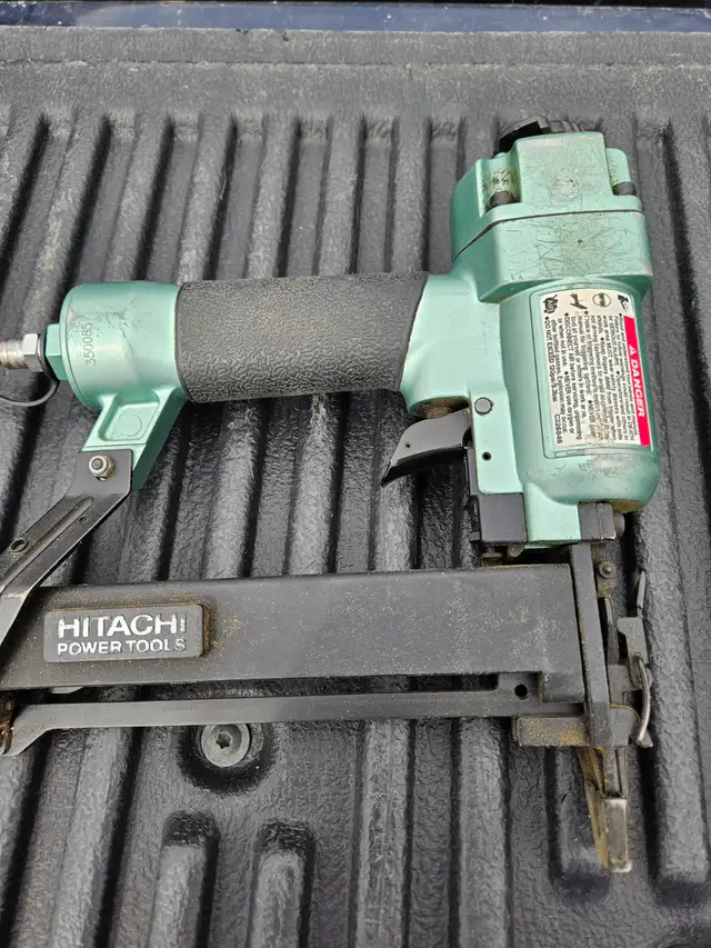 Hitachi 1/4 inch narrow crown stapler, 18 gauge, $ 80 - Photo 2