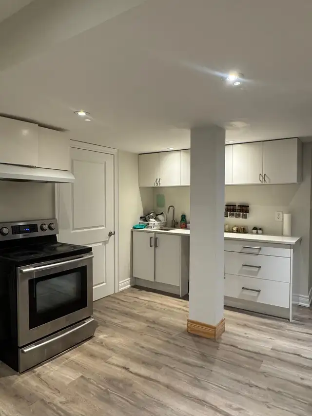 LEGAL - 1 Bed, 1 Bath Basement Brampton - Photo 2
