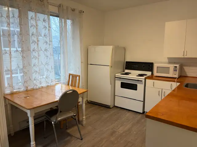 Beau très grand 2 1/2, Montcalm, Libre WIFI - Photo 4