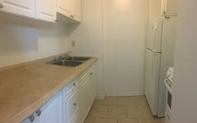 Bachelor Unit Zulich Managed Apartment Available July 1st - Photo 6