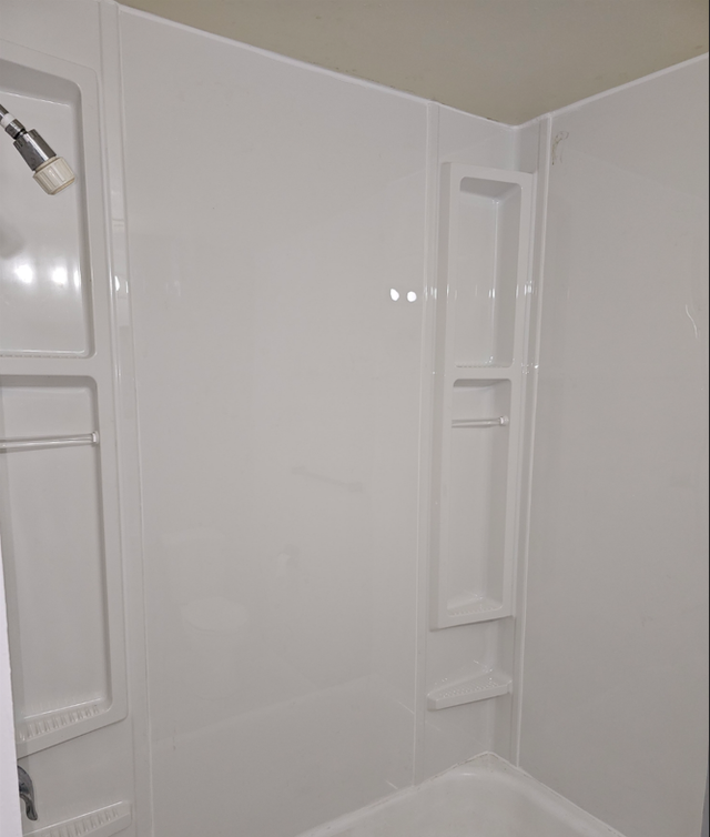 BEAUTIFUL RENOV. 2 BDR APT. - HEAT INCL. -  IMMED. OR JUNE 1 - Photo 5