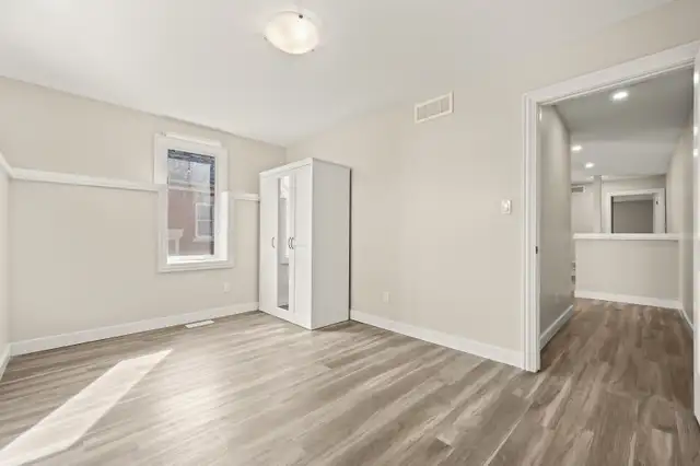 53 College Avenue West - 53 College Avenue Lower Apartment for R - Photo 3