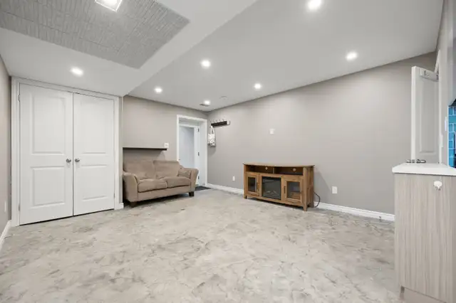 53 College Avenue West - 53 College Avenue Lower Apartment for R - Photo 6