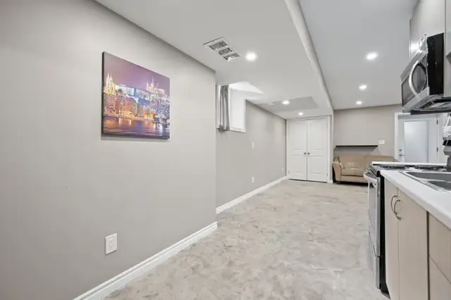 53 College Avenue West - 53 College Avenue Lower Apartment for R - Photo 11
