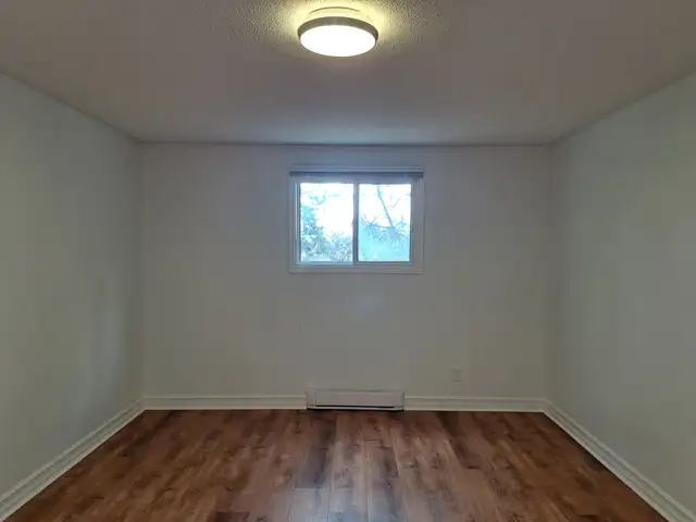 Recently renovated 2 bdrm unit, quiet bldg in West end - Photo 12