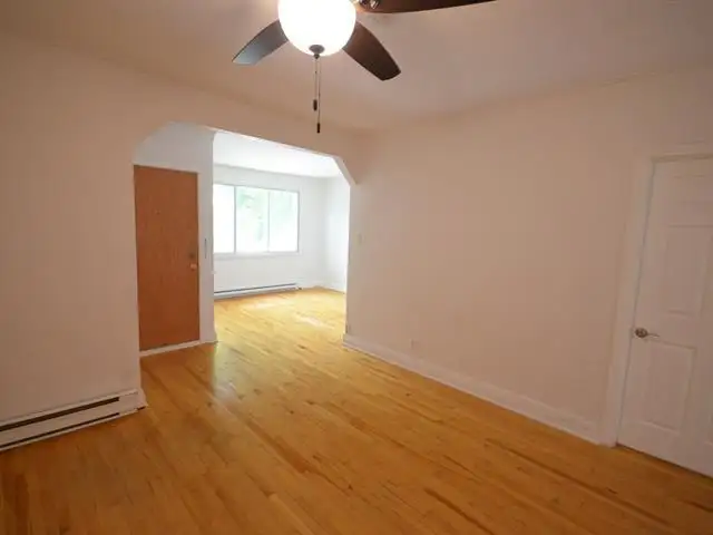 NDG 2nd floor- Spacious 2bedR, Separate living room and Dining R - Photo 2