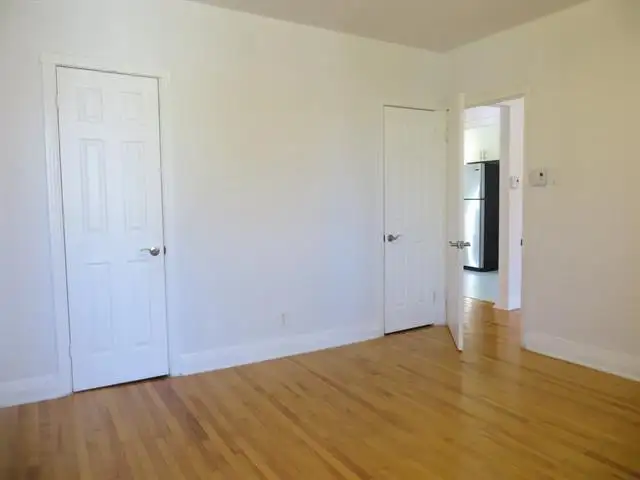 NDG 2nd floor- Spacious 2bedR, Separate living room and Dining R - Photo 3