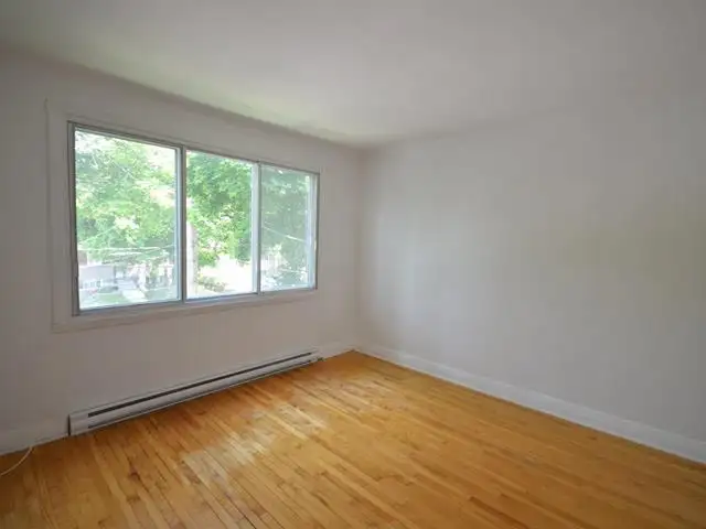 NDG 2nd floor- Spacious 2bedR, Separate living room and Dining R - Photo 4