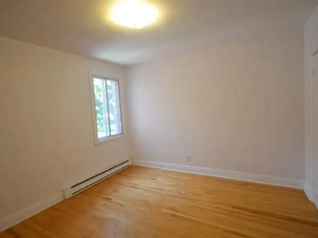 NDG 2nd floor- Spacious 2bedR, Separate living room and Dining R - Photo 5