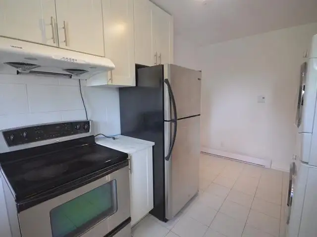 NDG 2nd floor- Spacious 2bedR, Separate living room and Dining R - Photo 8