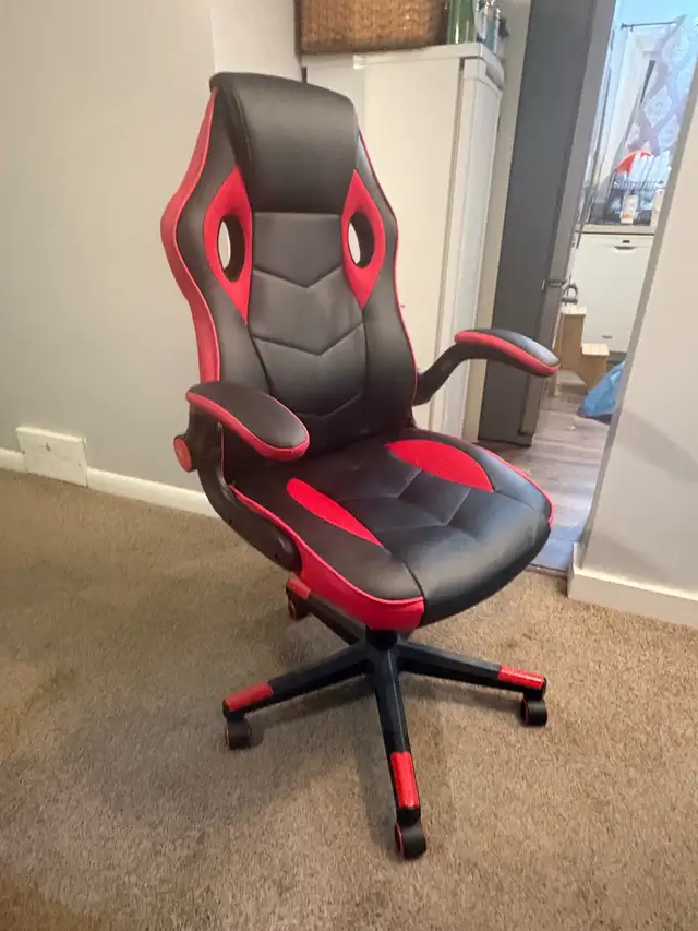 Free delivery used like new Ergonomic Gaming Chair Black & Red - Photo 3