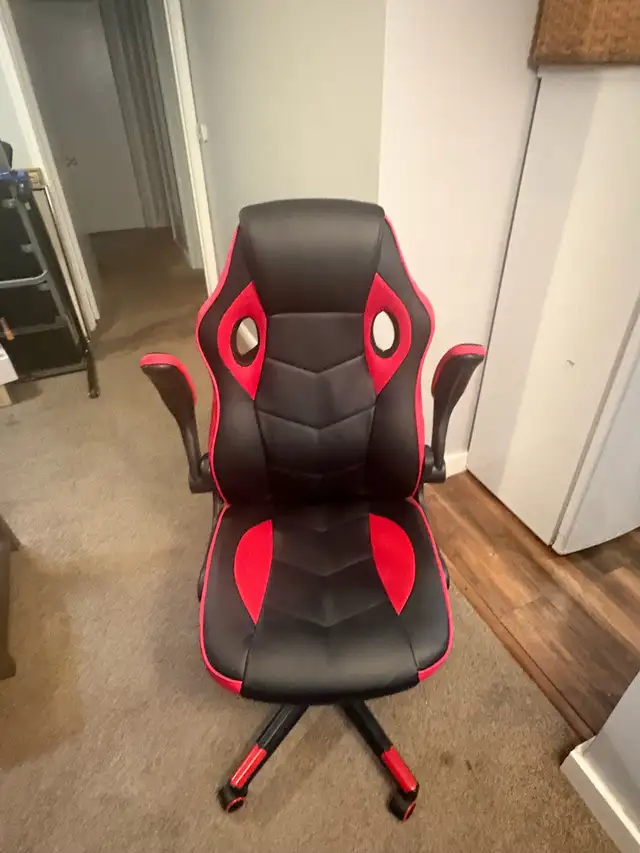 Free delivery used like new Ergonomic Gaming Chair Black & Red - Photo 4