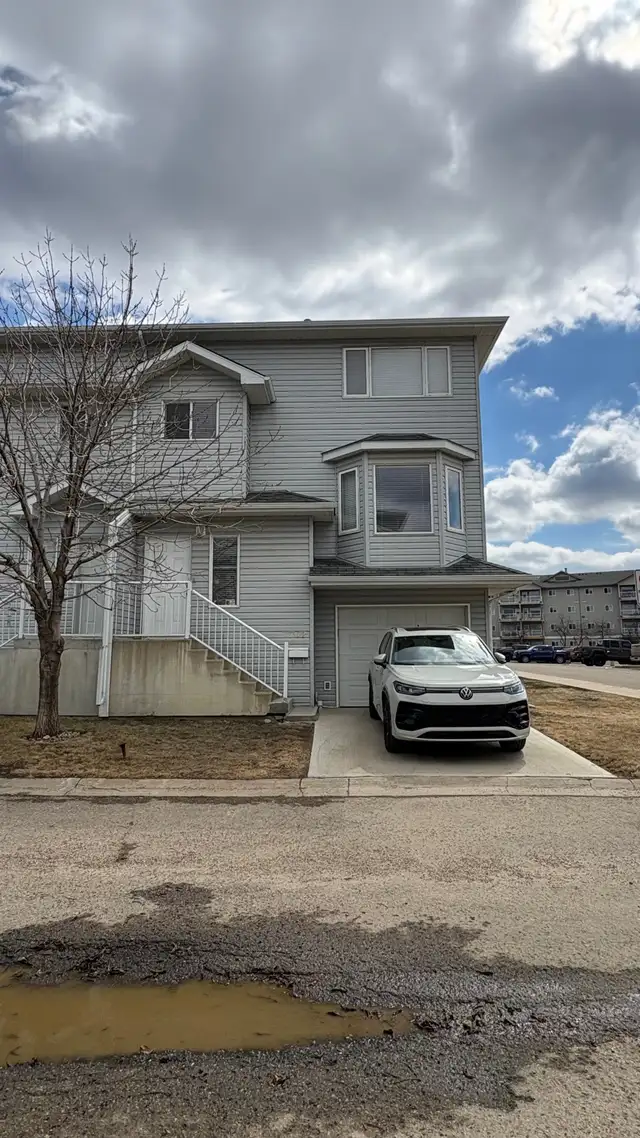 702-105 Loutit Road