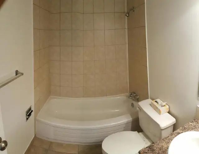 SPACIOUS – RENOVATED – PET FRIENDLY - Photo 5