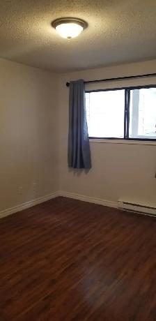 SPACIOUS – RENOVATED – PET FRIENDLY - Photo 6