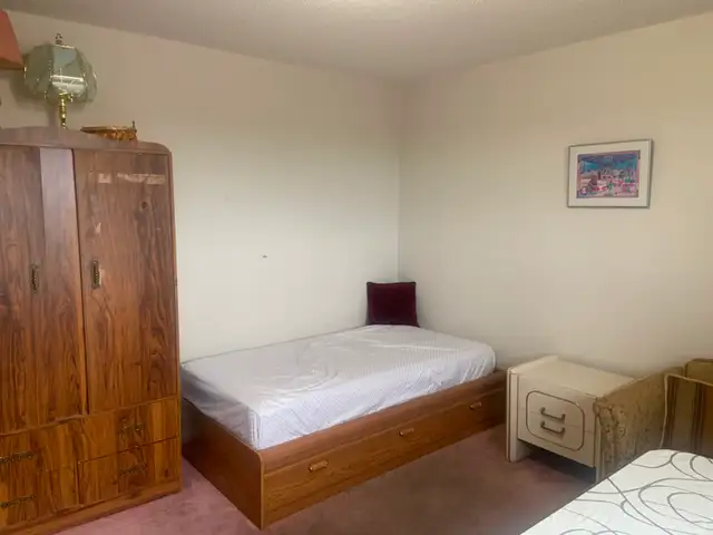 Room for Rent in House - No Parking - Photo 2