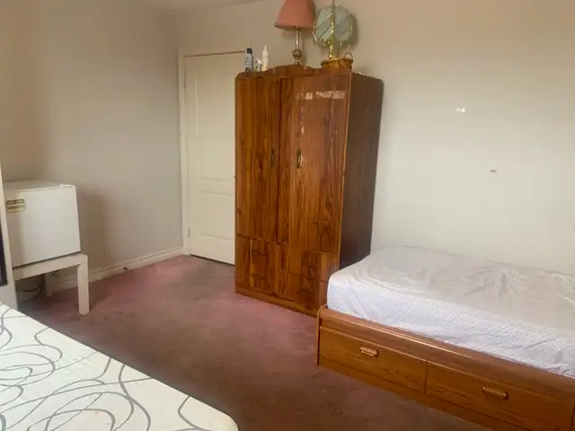 Room for Rent in House - No Parking - Photo 3