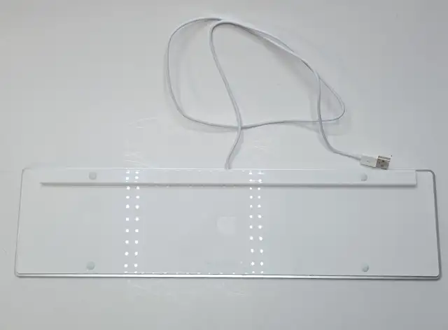 Apple Magic Keyboard Wired with Numeric Keypad – Arabic Layout - Photo 5