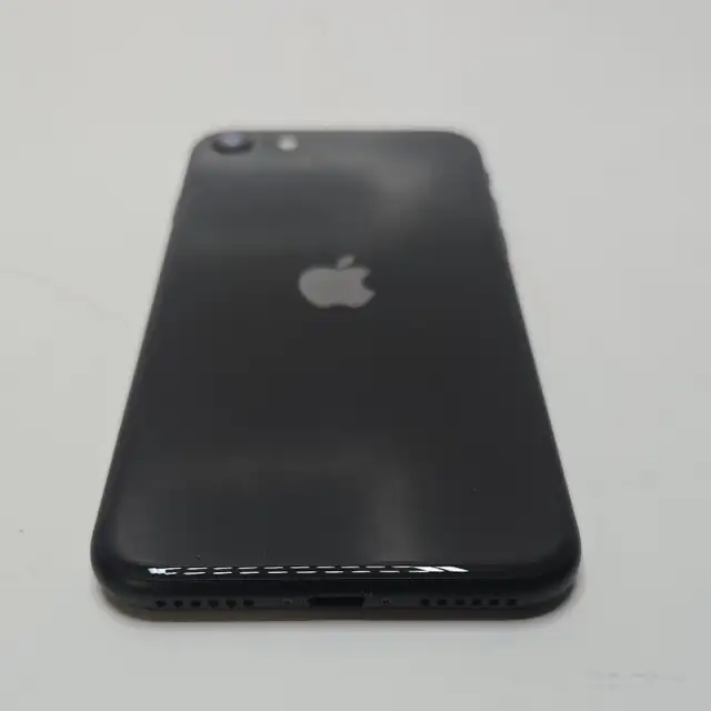 Apple iPhone SE (2nd Generation) - Photo 4