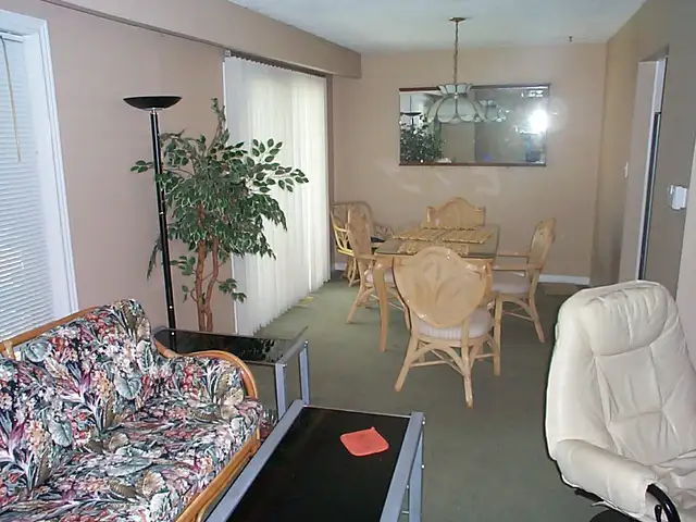 SHARE PICKERING HOUSE - AVAILABLE NOW - Photo 2