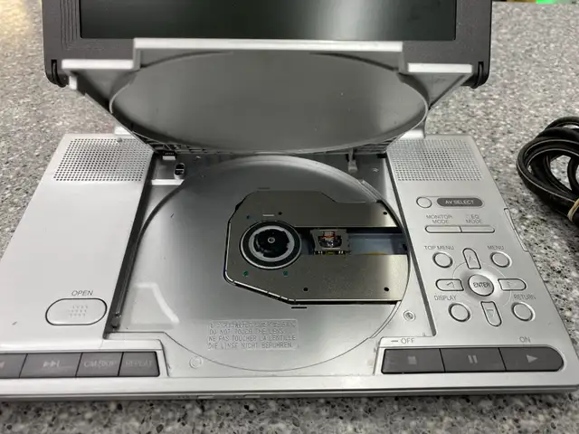 Panasonic DVD-LS91 Portable DVD Player - Photo 3