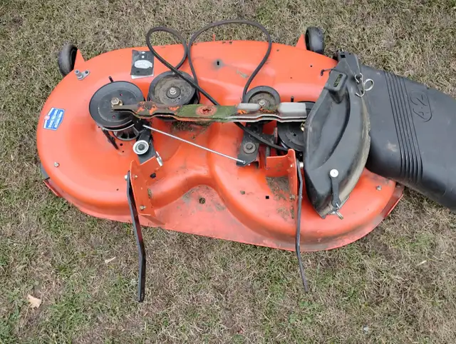 Husqvarna YTA 19K42 42' lawn tractor STRIPPED FOR PARTS! - Photo 3