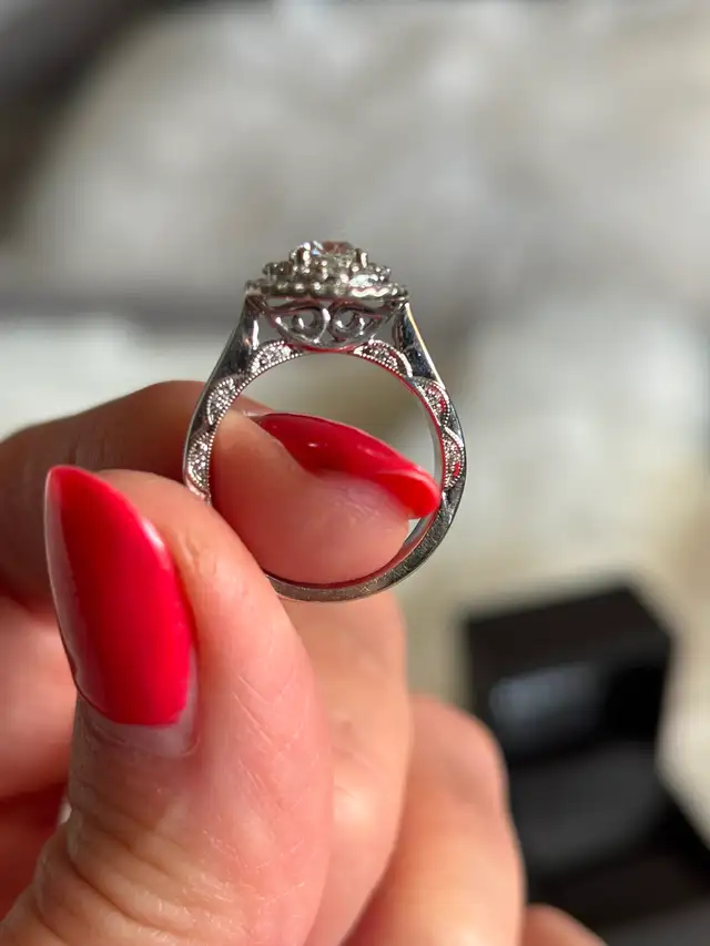 Noam Carver Engagement ring and wedding band - Photo 8