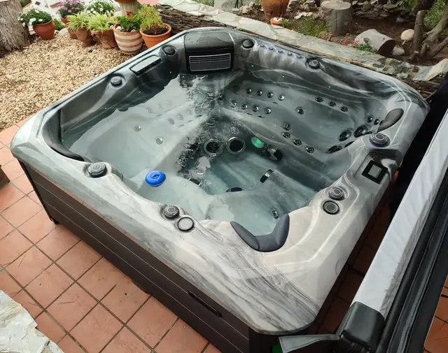 SATURN HOT TUB FOR SALE - Photo 3