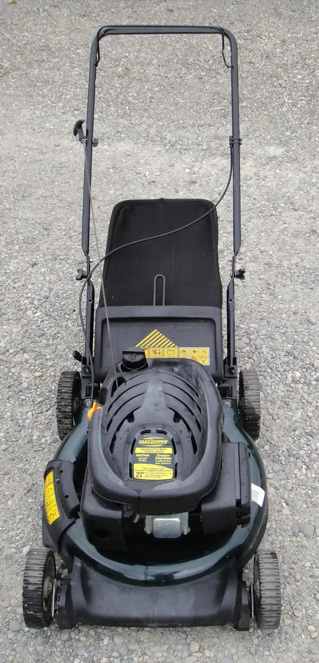 YARDWORKS REAR BAG GAS LAWNMOWER - Photo 3
