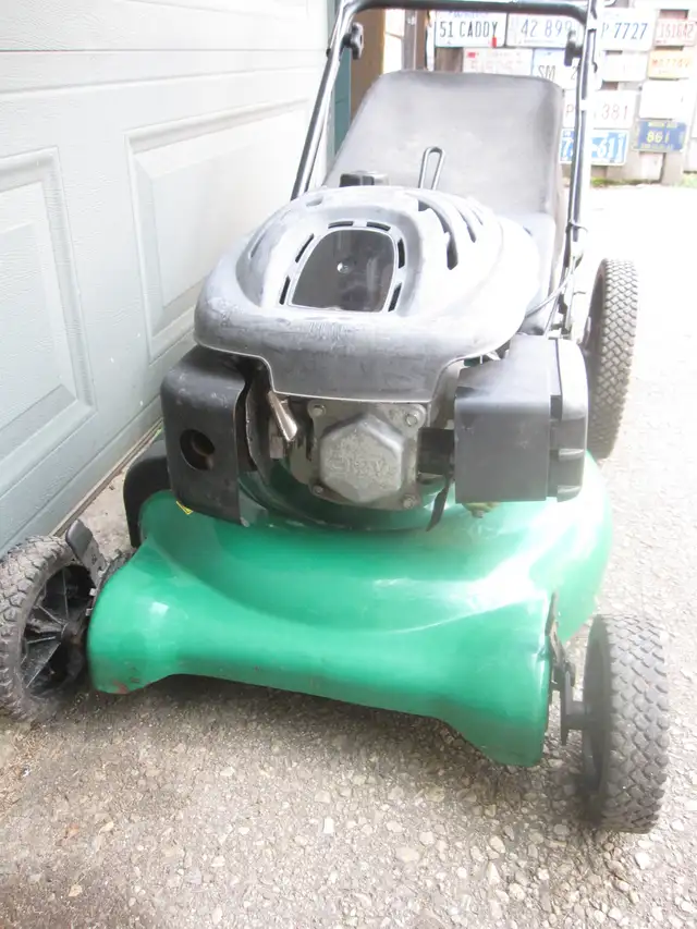 21'WEED EATER PUSH LAWN MOWER WITH REAR BAGGER 173CC ENGINE - Photo 3