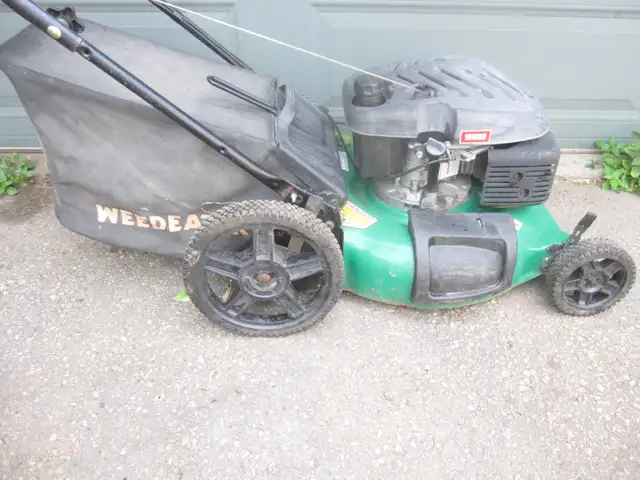 21'WEED EATER PUSH LAWN MOWER WITH REAR BAGGER 173CC ENGINE - Photo 5