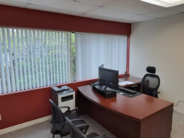 Bureau rénové à louer – À deux pas du Metro Côte-Vertu - Photo 3
