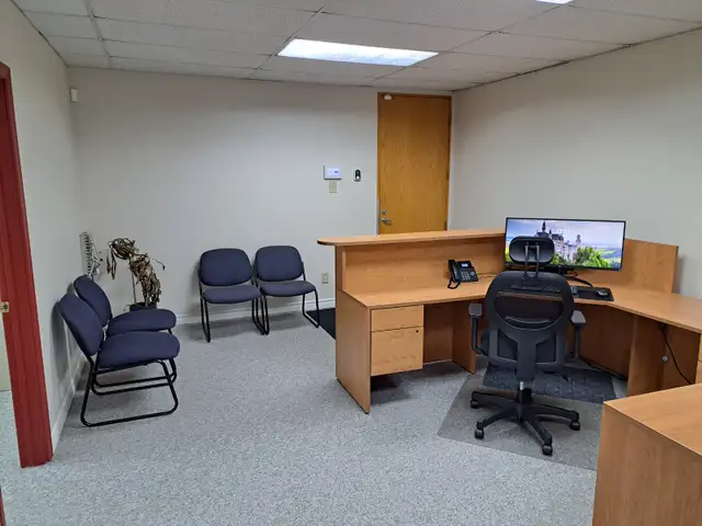 Bureau rénové à louer – À deux pas du Metro Côte-Vertu - Photo 7