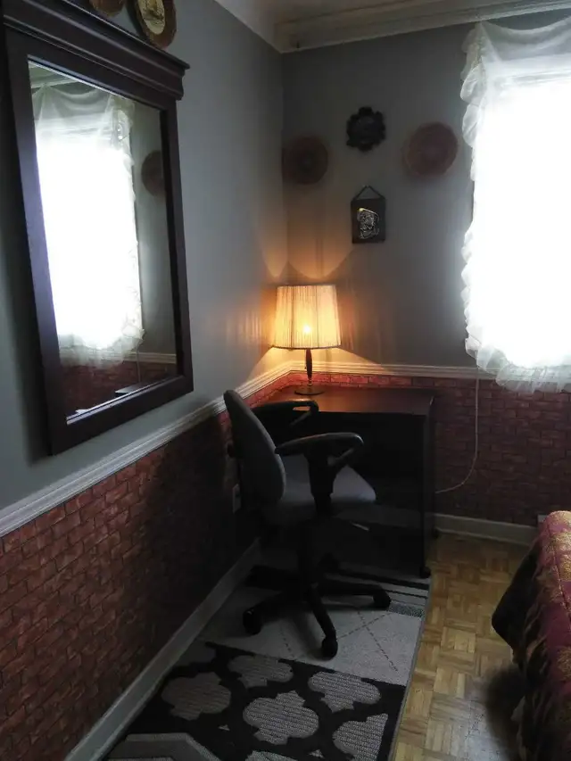 Nice room for student, professional non smoker! - Photo 5