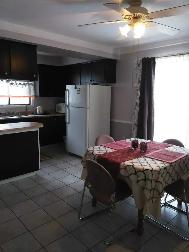 Nice room for student, professional non smoker! - Photo 6