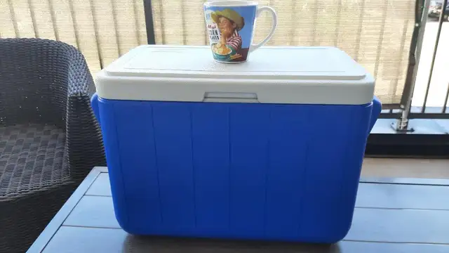 COLEMAN CAMPING COOLER. USED ONCE!