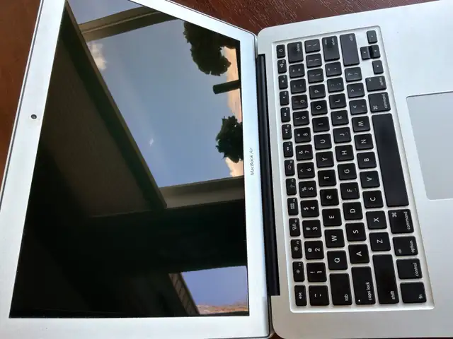 MacBook Air 13inch - Photo 3
