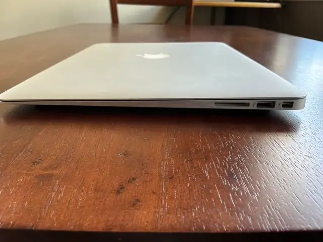 MacBook Air 13inch - Photo 6