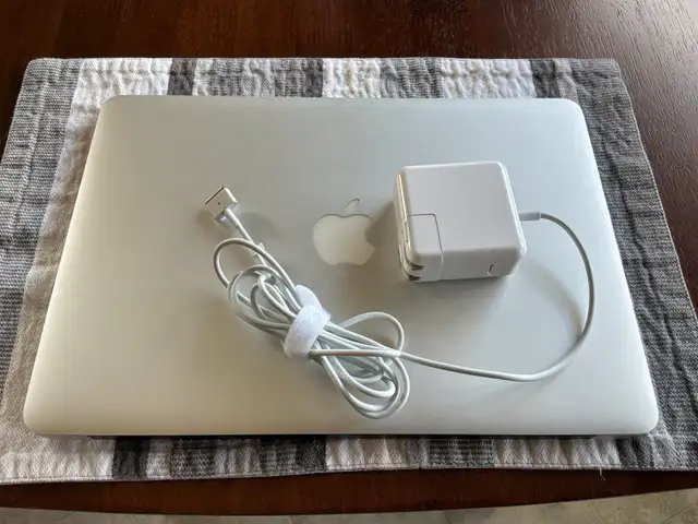 MacBook Air 13inch - Photo 9