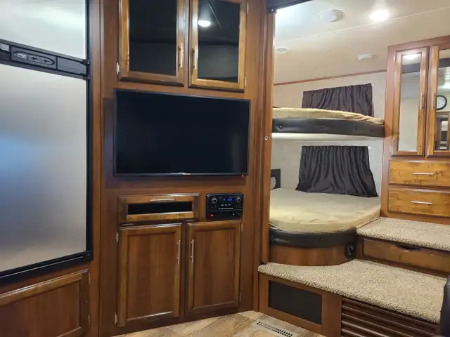 Jayco Eagle Fifth Wheel - Photo 4
