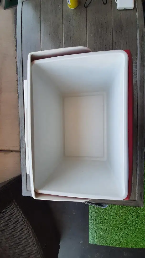 PLAYMATE IGLOO CAMPING COOLER! BEAUTIFUL! - Photo 2