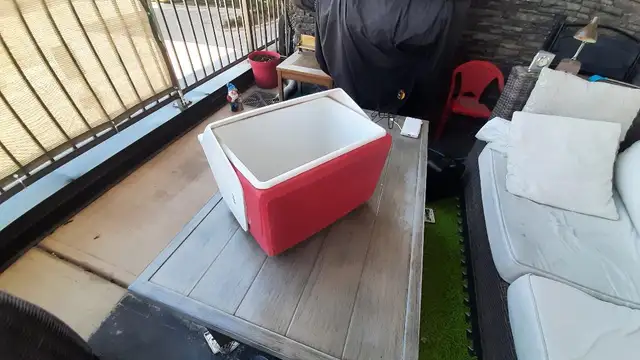PLAYMATE IGLOO CAMPING COOLER! BEAUTIFUL! - Photo 4