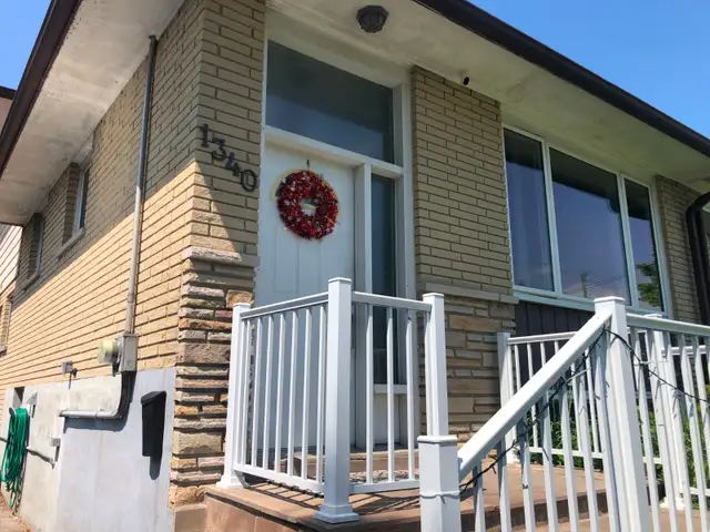 Lease 5 Bdr 2Wshr 4Car Park 2Kit No Neighbors Behind Oshawa