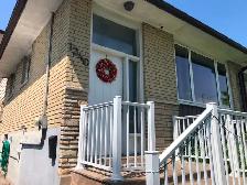 Lease 5 Bdr 2Wshr 4Car Park 2Kit No Neighbors Behind Oshawa