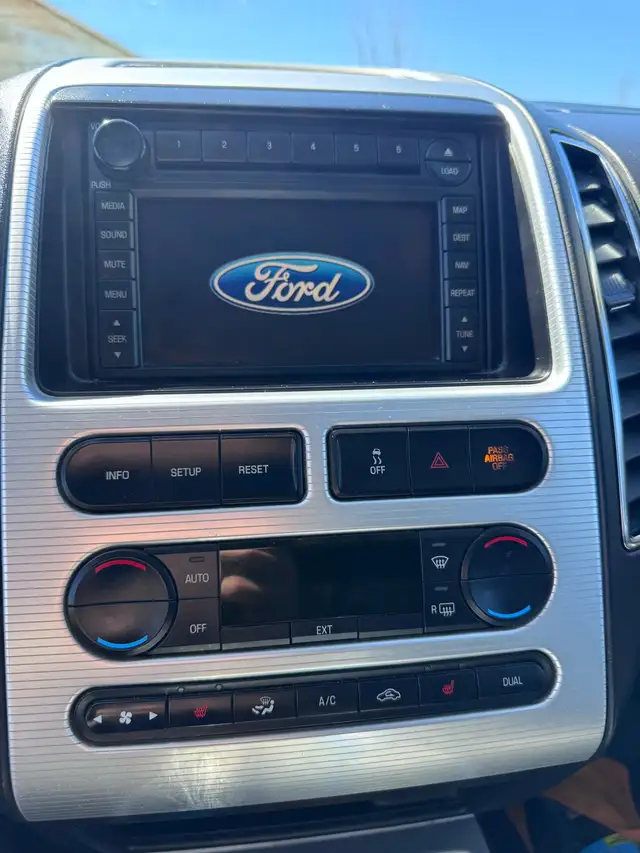 2007 Ford Edge AWD fully loaded - Photo 6