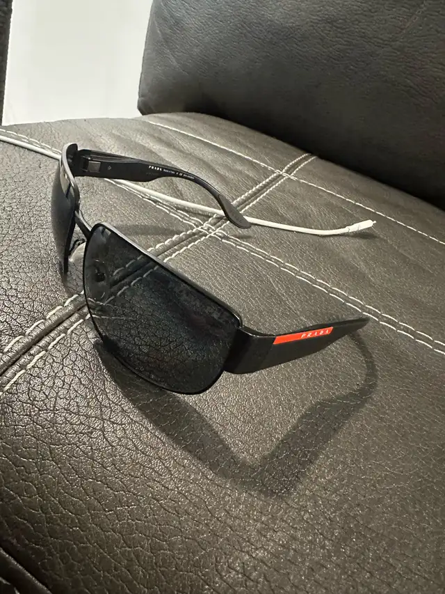 Prada polarized black sunglasses - Photo 2