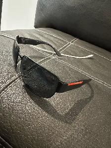 Prada polarized black sunglasses - Photo 2