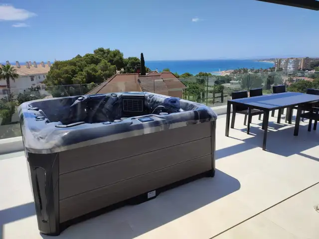 ORION HOT TUB FOR SALE - Photo 2