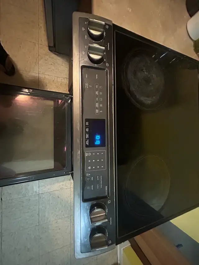 Glass top electric stove - Photo 4